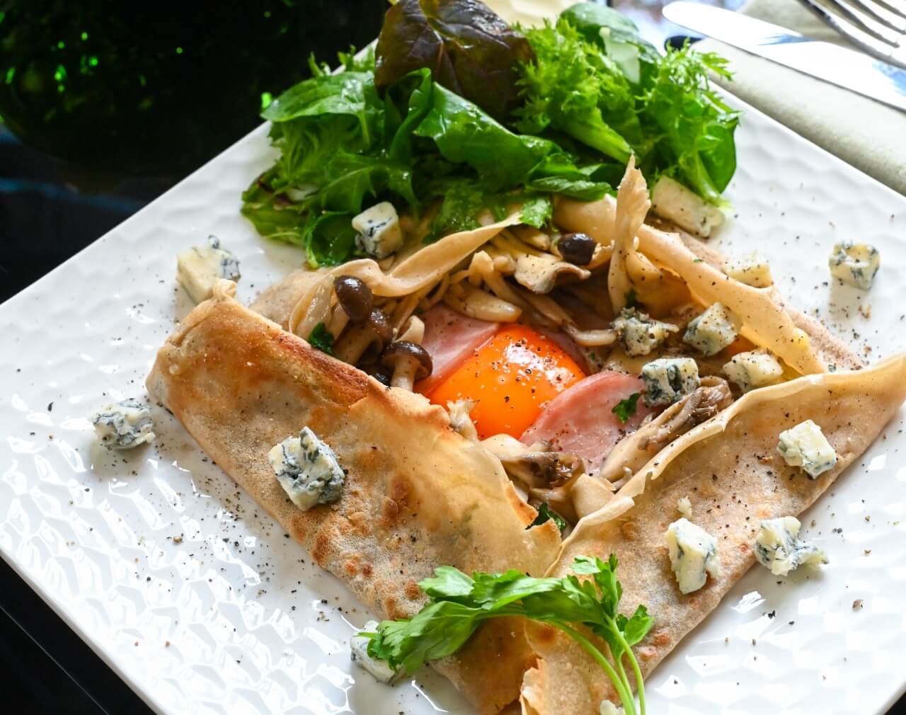 Mushroom and Canadian Bacon Galette Complète