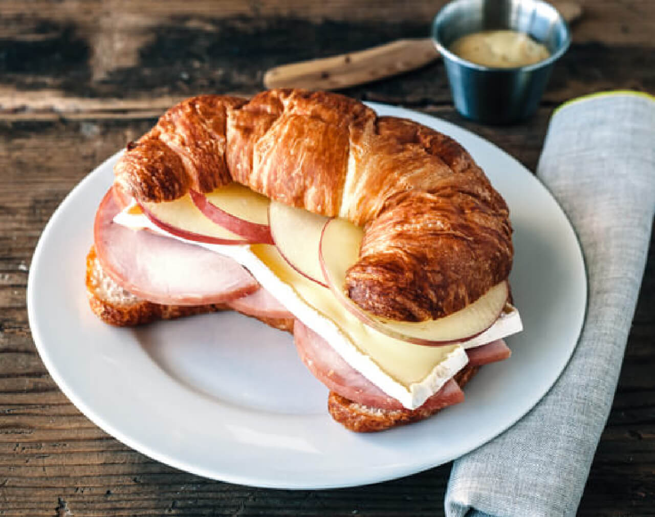 ハムとブリーチーズのサンドイッチ