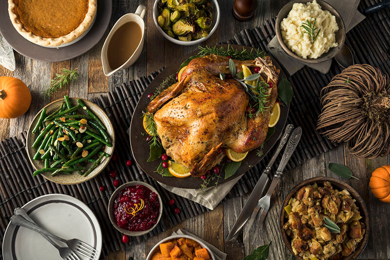 What does a typical Thanksgiving dinner look like?